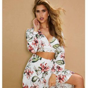 (NEW) GUESS White Floral Long Sleeve Crop Top